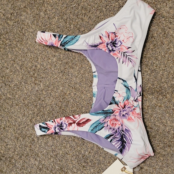 Jessica Simpson swimsuit - Picture 7 of 10